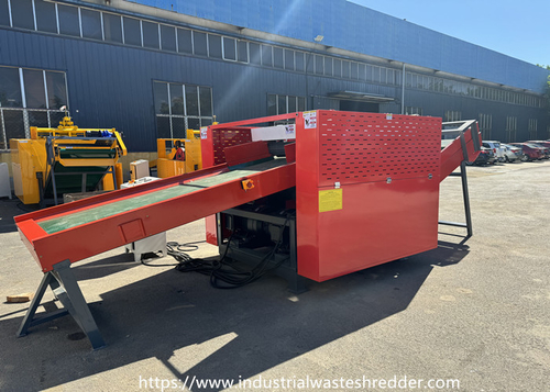 Últimas noticias de la empresa sobre 2400F Con 8 Pieces Rotary Blades Para Tailandia RDF Cliente, máquina de trituración de ropa de desecho siguiente para el combustible, película de plástico trituración máquina