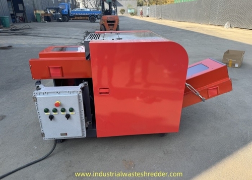 Últimas noticias de la empresa sobre Grinder para triturar fibra de carbono, motor a prueba de explosión para uso en laboratorio