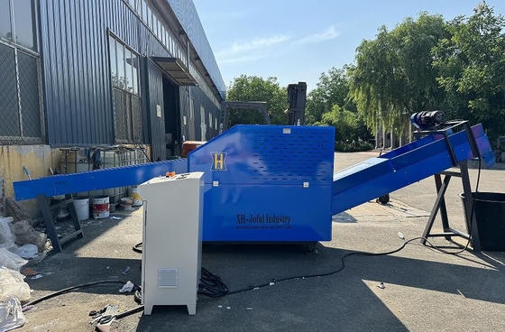 Un buen precio. Pequeña trituradora de la tela de la velocidad de encargo, demanda inútil de la energía baja de las picadoras de papel de la alfombra en línea