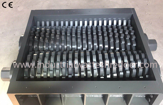 Un buen precio. Cuchilla de acero de la trituradora adaptable de la película plástica con el sistema de control del PLC en línea