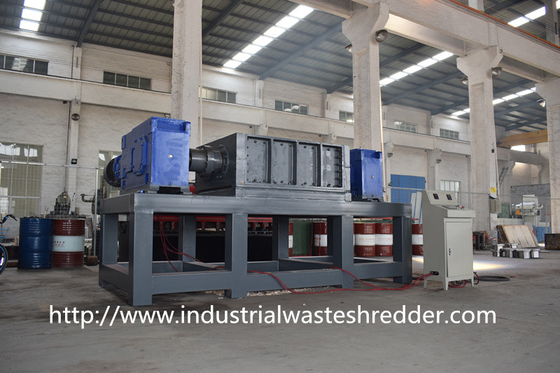 Un buen precio. Capacidad de la máquina de la trituradora de la botella de la basura industrial alta para el destrozo grueso en línea