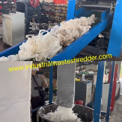 Un buen precio. Trituradora de películas de estiramiento industrial PE / LDPE Grinder de películas de plástico de gran capacidad personalizada en línea