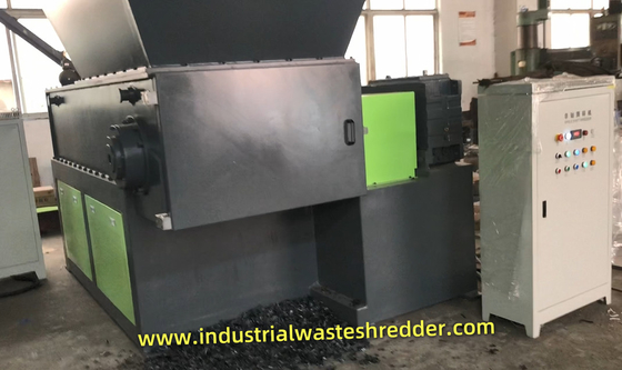 Un buen precio. Máquina de trituración de plástico con soplo hueco de alta eficiencia, capacidad de 600-1000 kg en la industria del reciclaje en línea