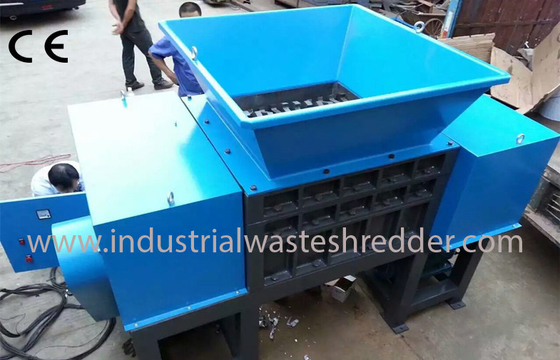 Un buen precio. Eficacia alta del esquileo grande del esfuerzo de torsión de la trituradora de residuos industrial de la ropa del pedazo de la materia textil en línea