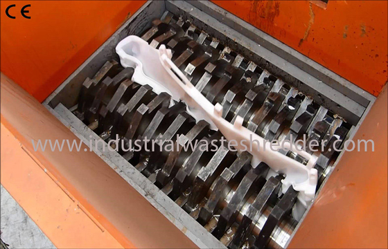 Un buen precio. Máquina de encargo de la trituradora del metal del color, alta trituradora del tambor de acero de la basura del esfuerzo de torsión en línea