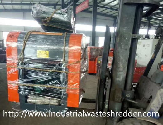 Un buen precio. Máquina de papel industrial de la trituradora, caja de cartón que machaca capacidad de la aduana de la máquina en línea
