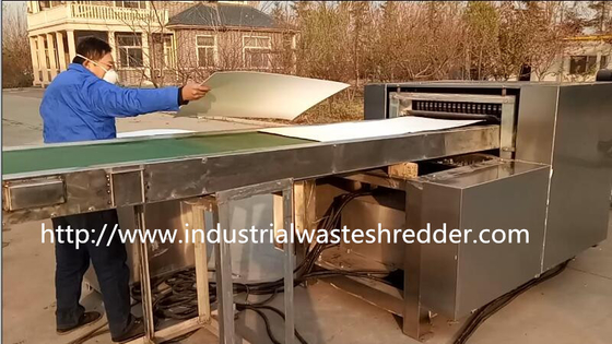 Un buen precio. Cartulina de la pulpa de madera del pedazo que machaca la máquina, trituradora de la caja de cartón del papel de filtro en línea