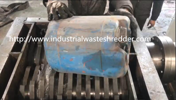 Un buen precio. Cuchilla de acero por encargo del barril del tambor de la máquina inútil de la trituradora con los motores dobles en línea