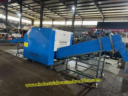 Máquina de corte de papel de pasta de madera 1600F trituradora de papel de desecho con capacidad de 1000 kg / h y longitud de transportador personalizada