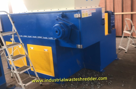 Un buen precio. Modelo 800 de plástico ABS triturador de tuberías 45-55kw ABS triturador de tubos de alta eficiencia de trabajo diámetro del rotor 400mm triturador de gran tamaño para tuberías y tubos en línea