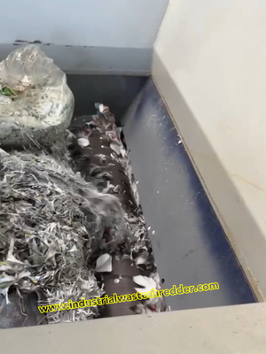 Un buen precio. Máquina de trituración de papel de película de aluminio de alta eficiencia Trituración para residuos de película de aluminio en la fábrica de papel Capacidad de trabajo pesado 1000 kg por hora en línea