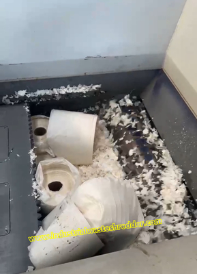 Un buen precio. Máquina de trituración de papel de un solo eje 75KW Motor de corte Rotor de diámetro 400mm Máquina trituradora de rollos de película de plástico en línea