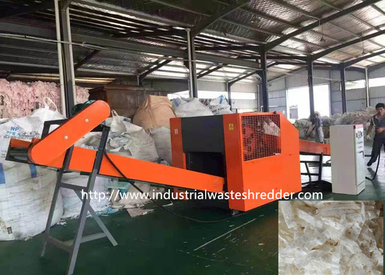 Un buen precio. Tela de materia textil de la cortadora del trapo del paño del cordón que recicla el cuchillo torcido trituradora de la trituradora en línea