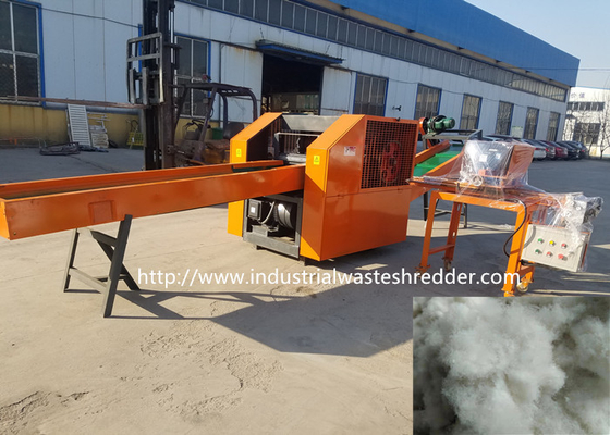 Un buen precio. La cortadora del trapo de la espuma de Rebonded conecta con los pedazos abiertos de la máquina del abrelatas en fibra en línea