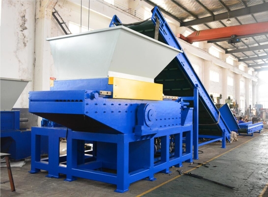 Un buen precio. Trituradora de las películas plásticas de XRM 1000, trituradora de las películas del HDPE de los PP PE, motor 55KW, destrozando la talla 1000*1000 milímetro de la cámara en línea