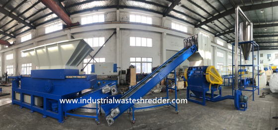 Un buen precio. 135KW trituradora del cable del motor el 1500x1100Mm con la tolva de alimentación movible en línea